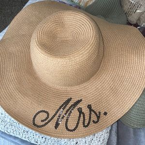 Sun hat mrs.